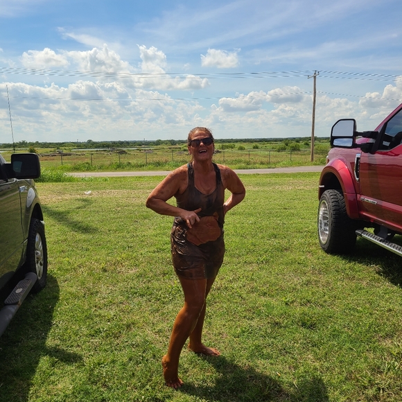 Meet your Posher, Jenn - Picture 2 of 8